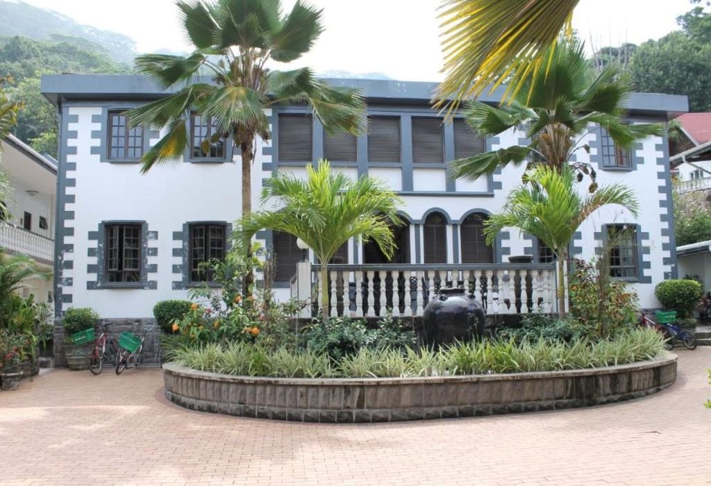 chateau_st_clode_hotel