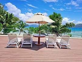 Lerelax_luxury_lodge_piscina_lettini