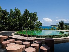 Lerelax_luxury_lodge_piscina