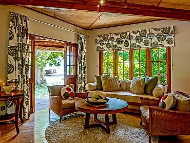 denis_island_beach_cottage_livin