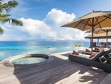 fregate_island_Master_Bedroom_piscina4 fregate_island_Master_Bedroom_piscina4