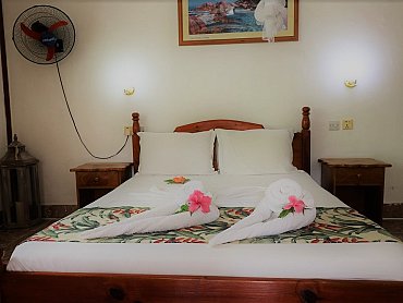 Rising_Sun_Guesthouse_room