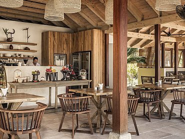 desroches_fourseasons_bar