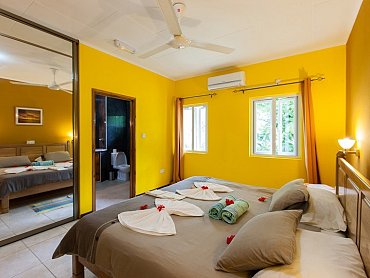 Casa_De_Leela_&_Cocolux_Self_Catering_Bedroom