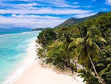 Hilton _Seychelles_Labriz_Resort_overview_spiaggia