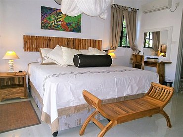 Cabanes_des_anges_standard_rm_bedroom