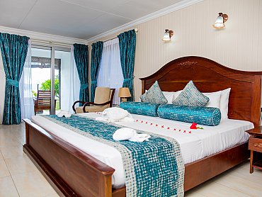 La _Digue_Island_Lodge_beach_house_camera