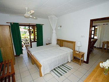 Fleur_de_lys_bedroom