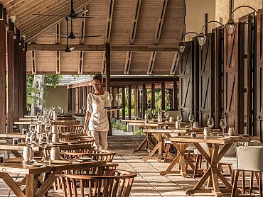 desroches_fourseasons_claudine_terrace