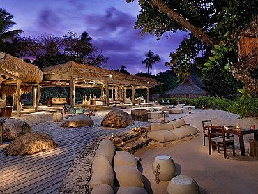 north_island_Piazza_Dining_Bar