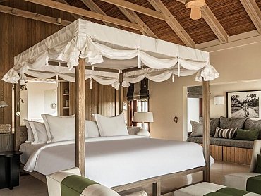 desroches_fourseasons_camera