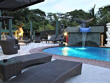 Cabanes_des_anges_pool