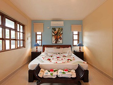 LeRelax_Self__Catering_Bedroom