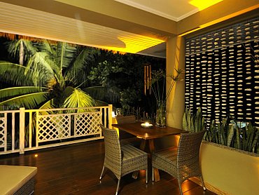 Garden_villa_balcony_Orangeraie_La_Digue