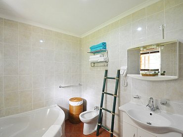 Villas_de_Mer_Superior_bathroom