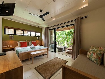 Le_Repaire_Loundge_la_digue_superior_room_with_seaview