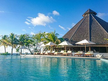 Denis_Private_Island_piscina