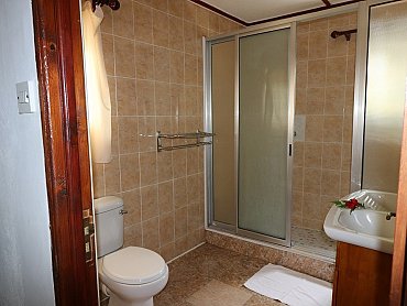 Rising_Sun_Guesthouse_badroom