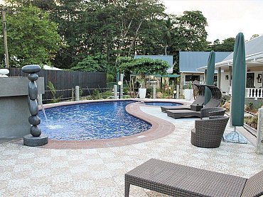 Cabanes_des_anges_pool3