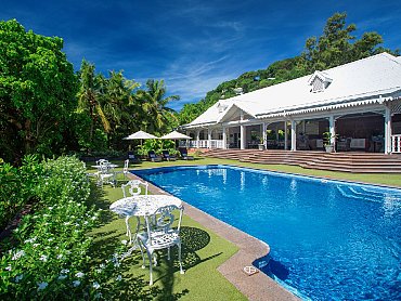 COUSINE_island_piscina COUSINE_island_piscina