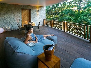 Garden_Suite_balcony_Orangeraie_La_Digue