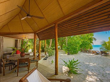 denis_island_beach_cottage_veranda