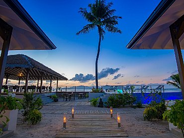 Le_nautique_ladigue_path_sunset