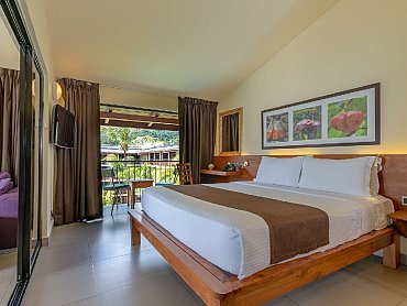 Coral_Strand_Smart_Choice_Hotel_superior_ocean_view_room