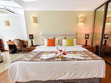 CROWN_BEACH_HOTEL_family_room