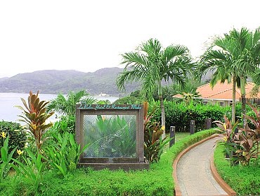 le_relax_mahè_esterno_vialetto