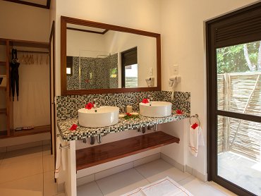 laurier_villa_Les_Lauriers_Seychelles_bathroom
