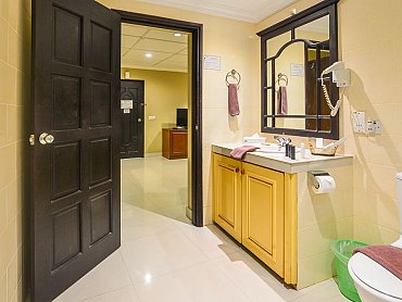 Berjaya_praslin_seychelles_entrata_deluxe_room_bagno Berjaya_praslin_seychelles_entrata_deluxe_room_bagno