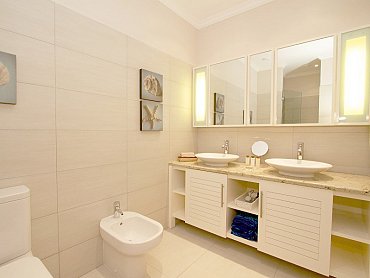 sables-d-or-seychelles-bathroom_Sample_D'or_Luxury_Apartments_
