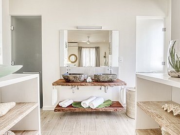 Pineapple_Beach_villas_room_bathroom
