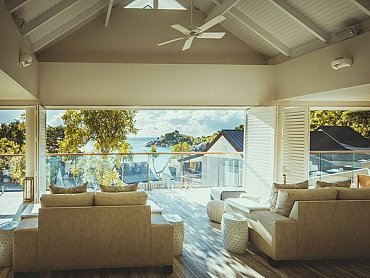 Carana_Beach_Hotel_Beach_Bar_lobby Carana_Beach_Hotel_Beach_Bar_lobby