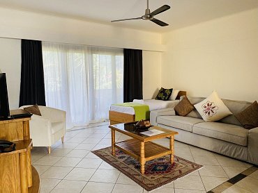 Cosmoledo_1+BR_living_room-