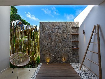 VILLA_DECKENIA_PRASLIN_BAGNO_ESTERNO
