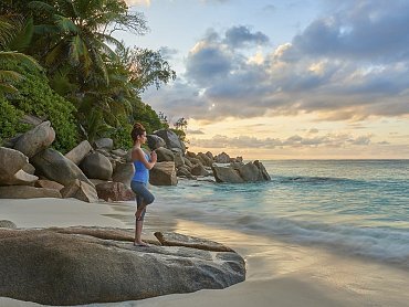 lemuria_spiaggia_yoga lemuria_spiaggia_yoga