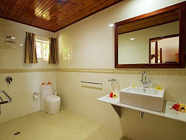 Chalets_Cote_Mer_Superior_bathroom