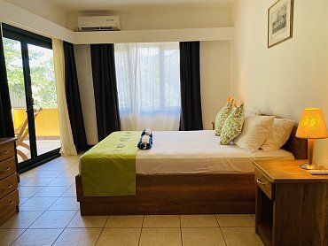 Cosmoledo_1BR_bedroom