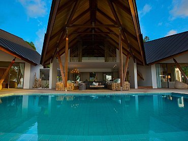 VILLA_DECKENIA_PRASLIN_PISCINA2