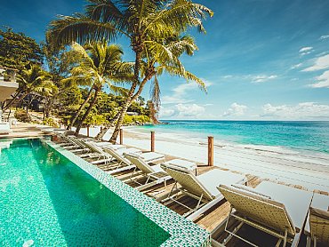Carana_Beach_Hotel_Beach_Bar_and_pool_deck2 Carana_Beach_Hotel_Beach_Bar_and_pool_deck2
