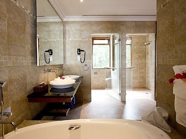 le_duc_de_praslin_seychelles_superior_room_bagno
