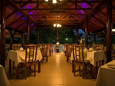 acajou_les_boucaniers_restaurant2