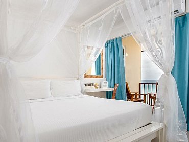 Coral_Strand_Smart_Choice_Hotel_Silhoutte_Honeymoon_Room