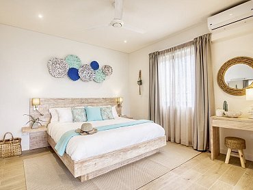 Pineapple_Beach_villas_beach_bedroom