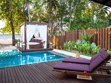 STORY_Pool_villa_with_beach_pool