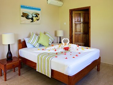 cote-jardin-room_Chalets_Cote_Mer