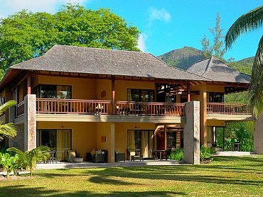 costance_ephelia_seychelles_main_buildin costance_ephelia_seychelles_main_buildin