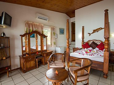 Chalets_Cote_Mer_standard_room_praslin